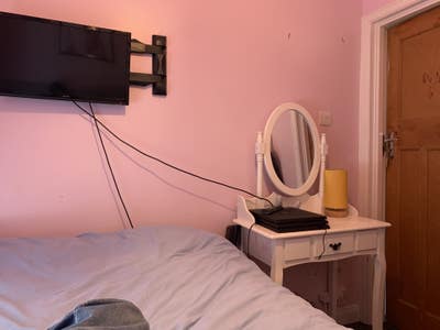 Room available,very clean,bills *wifi incl Main Photo
