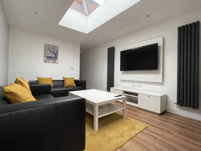 1 x Double En-suite Room - St Margaret Road Main Photo