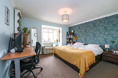  Room to Rent in Relaxed Happy Home  Main Photo