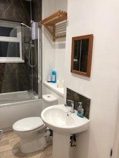 4 bedroomed flat near Cranfield University  Main Photo