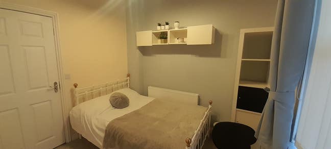 Ensuite Room Available Main Photo