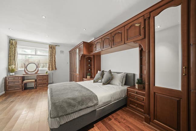 Newly refurbished Double / Ensuite No Deposit  Main Photo