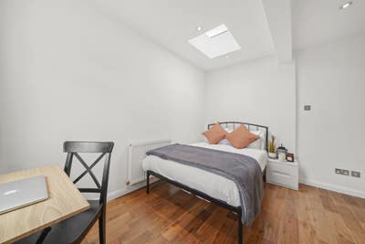 Newly refurbished Double / Ensuite No Deposit  Main Photo