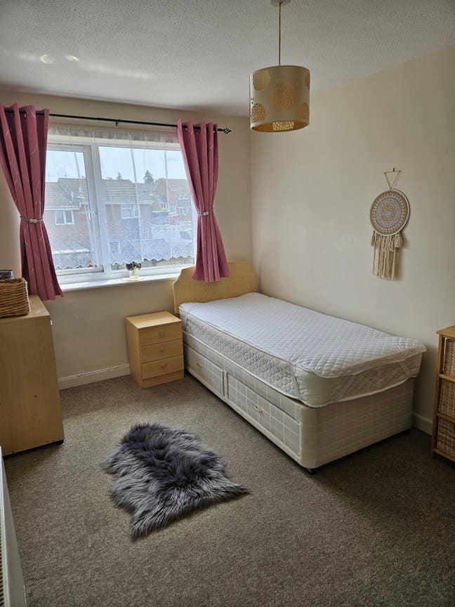 Large single room to rent in Bordon  Main Photo
