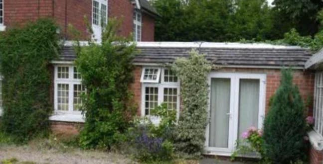 Self contained private flat - includes all bills Main Photo