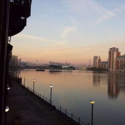 Waterside Apartment - Victoria Dock  Main Photo