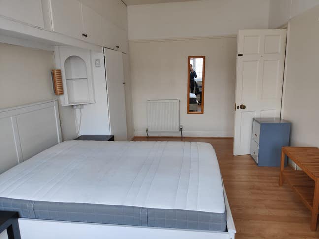 Furnished Double Room - 2 mins from Tube Station Main Photo