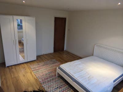 Double room in shared flat, furnished, available Main Photo