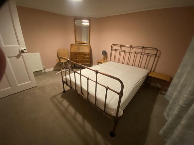 Double room w. live in landlord for mature student Main Photo