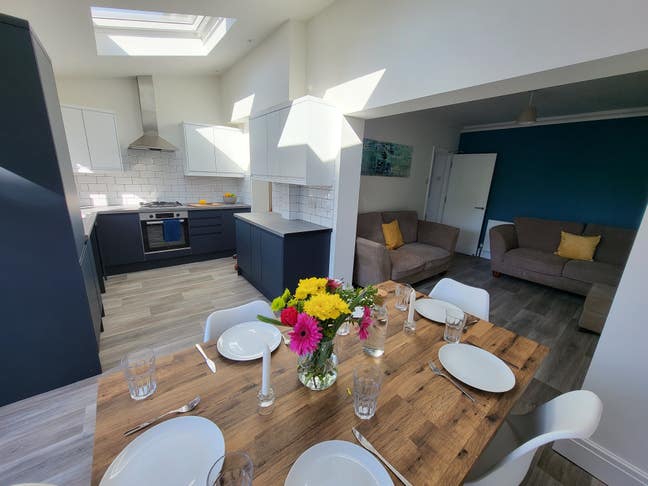 Lovely Double Room available in Little Stoke! Main Photo