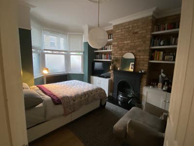 Spacious Double Room in Family Home (5 day week) Main Photo