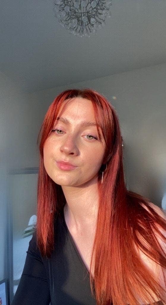 I’m Charlotte, I’m 26 and working in logi... Main Photo