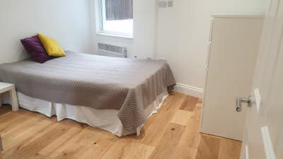 Zone 3 Modern Refurbished One Beddroom Flat Main Photo