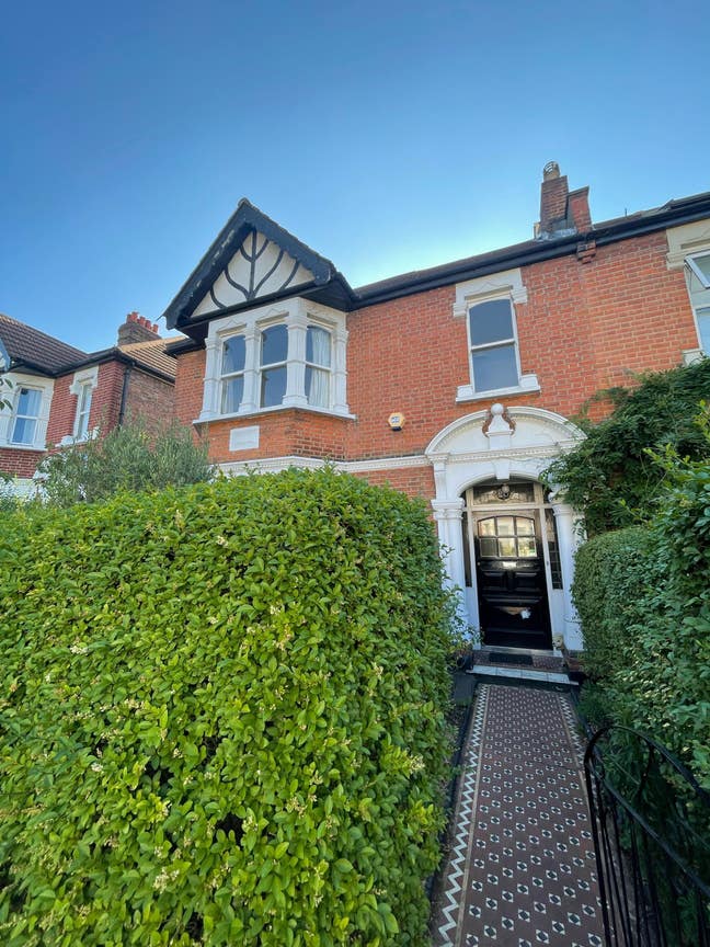 Beautiful double bedroom in Central Acton   Main Photo