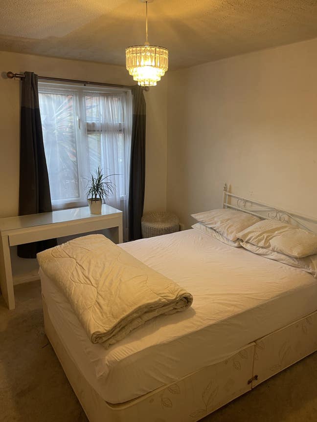 Modern double room- countryside & close London Main Photo