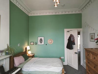 Spacious bedroom (19m²) in beautiful friendly flat Main Photo