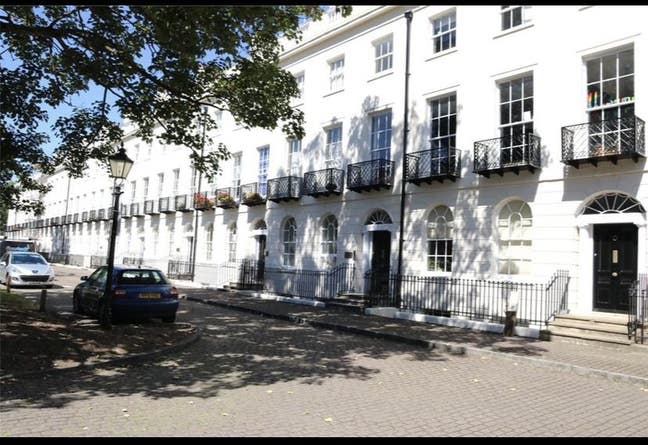 Beautiful large double bedroom in prime location Main Photo