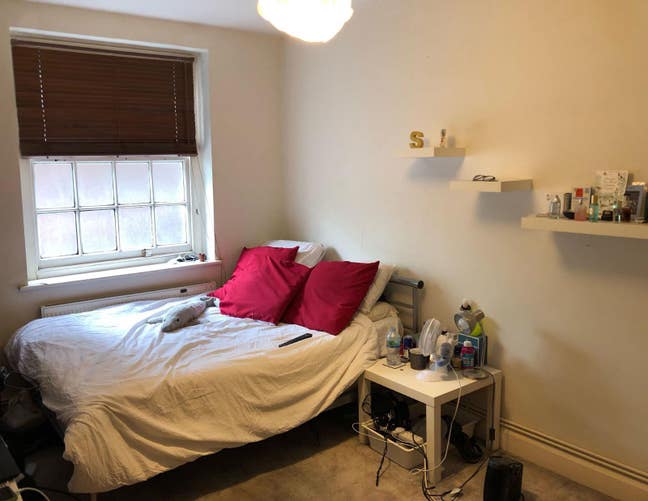 Large bright double room (short let) Main Photo