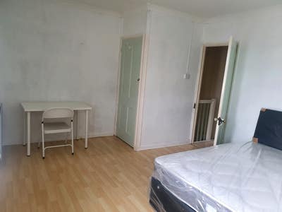 Large Single Room Available in Edgware Main Photo