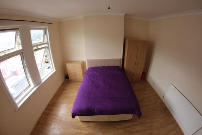 Double Room In East Ham - Byron Avenue Main Photo