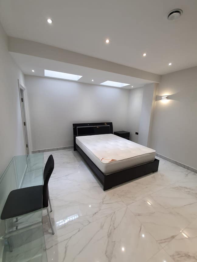 A lovely double room with all bills included Main Photo
