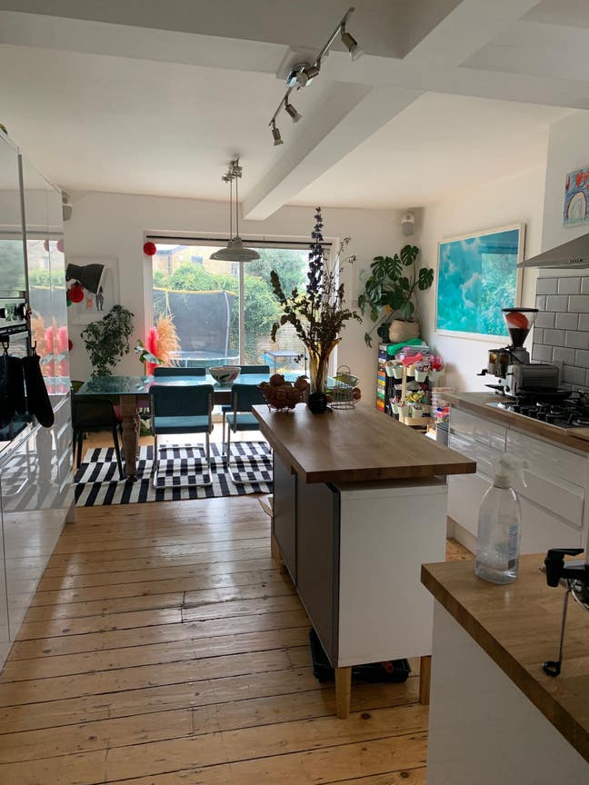 Large single room for rent  Main Photo