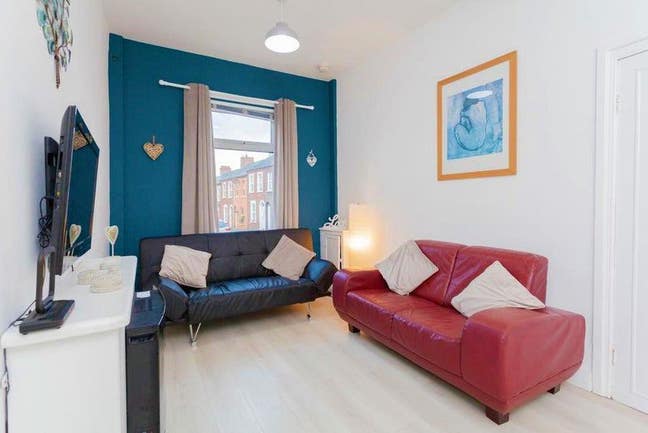 2 bedNear AllState Lanyon Train Titanic BT CityCen Main Photo