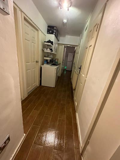 Single room is available in Roehampton  Main Photo