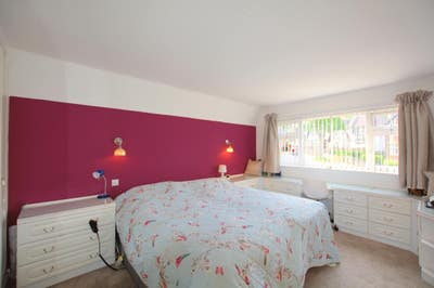 A beautiful large double bedroom. Main Photo