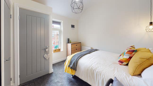 Double En-Suite Room in Six Bed House Share Main Photo