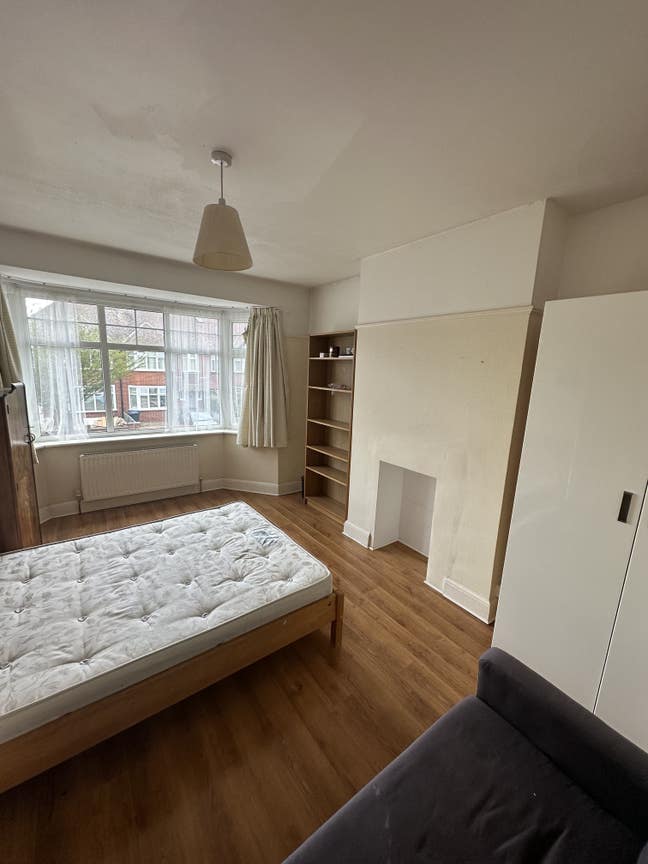 Double Room to Rent 5 Min Walk to North Acton Stat Main Photo
