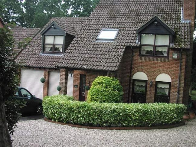 One  Large Double Bed Sitting Room for Rent Mon-Fr Main Photo