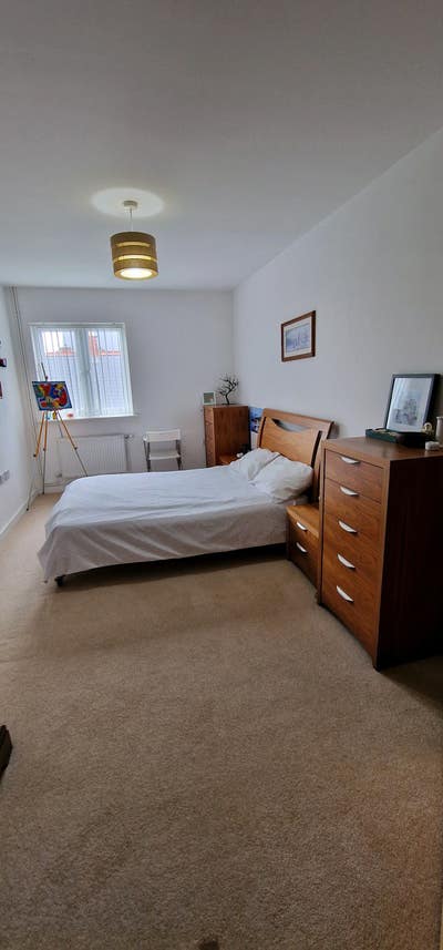 Ensuite king-size room for rent Main Photo