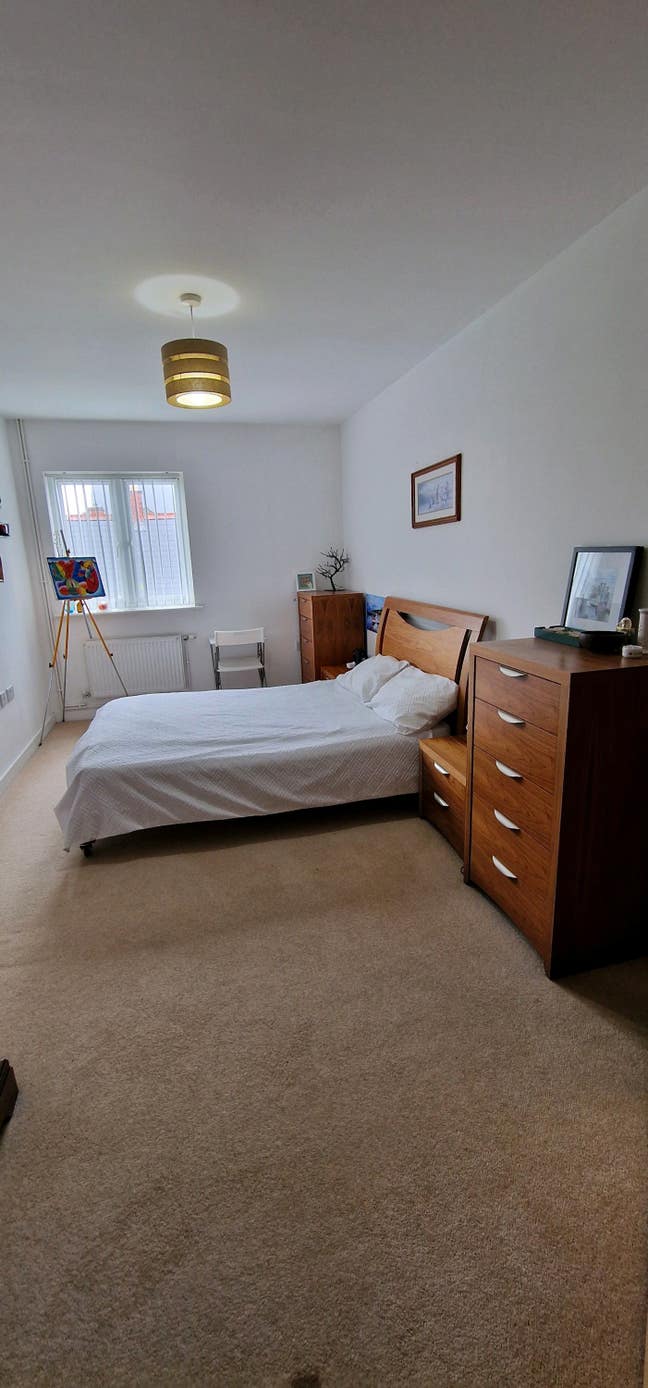 Ensuite king-size room for rent Main Photo