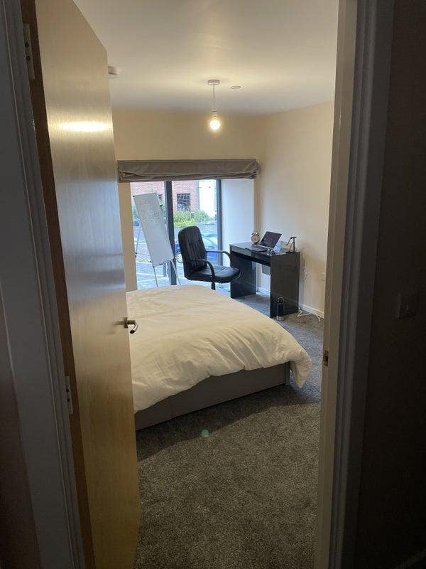 Professional house share (Flatmate needed) Main Photo