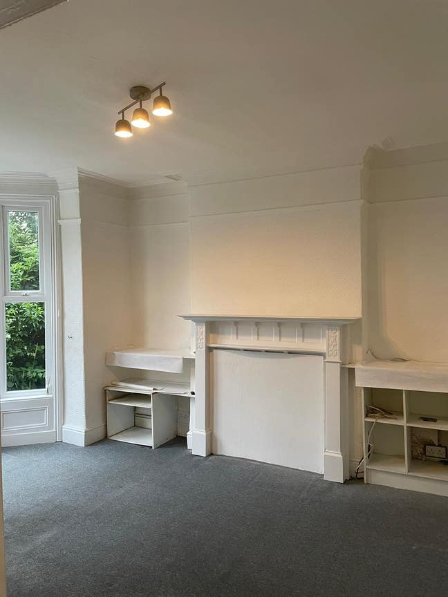 5 bed detached house  Main Photo