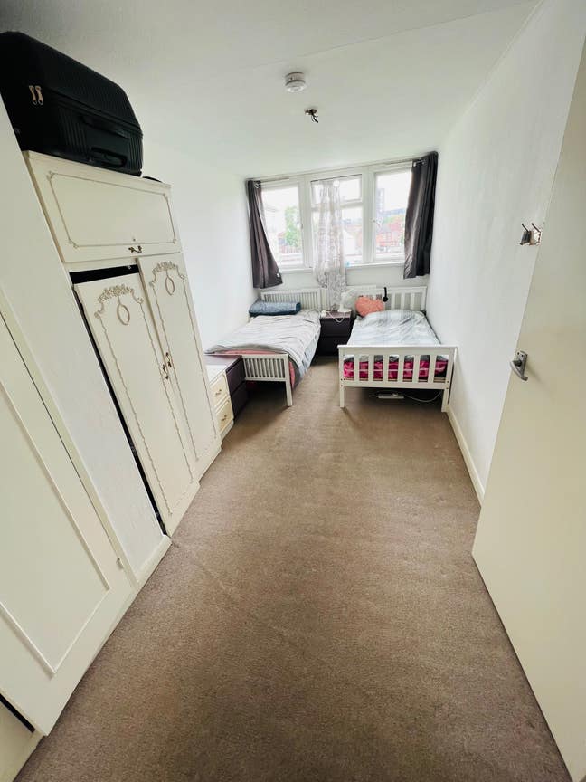 Double room in colindale  Main Photo