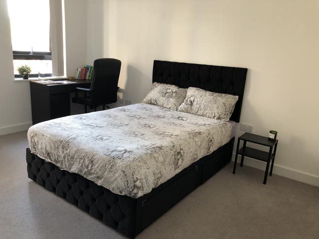 Large double en-suite room Main Photo