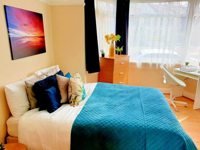 Large Premium Double Room in Amazing Location Main Photo