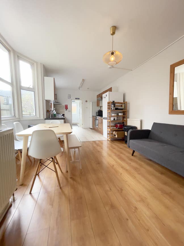 Lovely Room Available in a Great House Share😊 Main Photo
