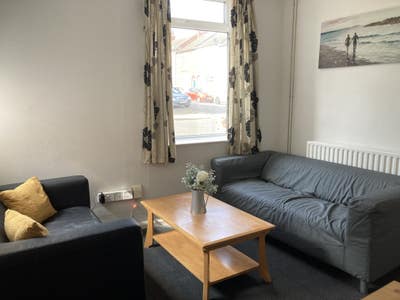 🏡Double Bedroom Available Near Hospital🏡14Gr Main Photo