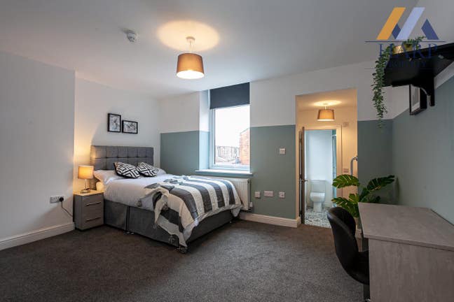 Immaculate Double En Suite Rooms on Tottington Rd Main Photo