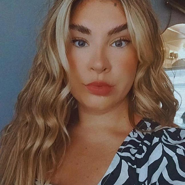 I am a professional female aged 29. I am look... Main Photo