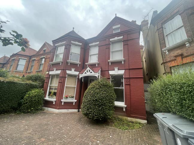 2 Bed Flat to let in Kilburn/Willesden Green NW2 4 Main Photo