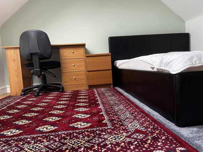 Room for Rent- Close to Warner Bros Studios Main Photo