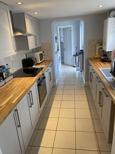Large Double Room Main Photo