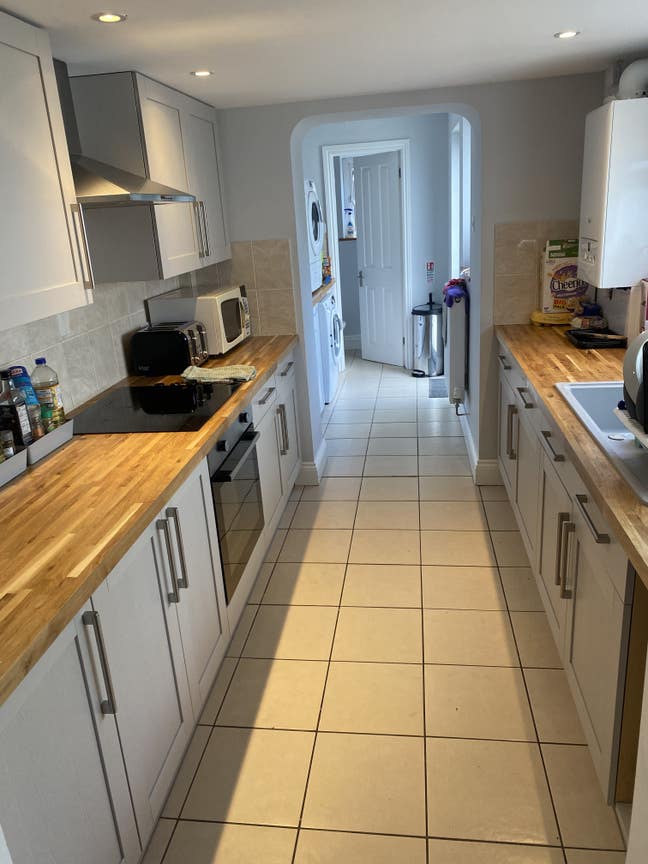 Large Double Room Main Photo