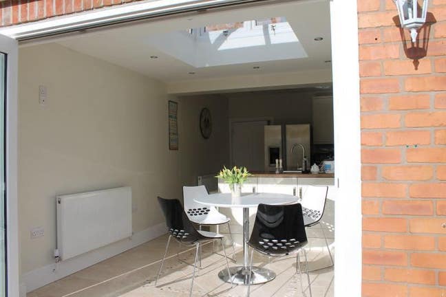 Ensuite Bedroom in Friendly Shared House Main Photo