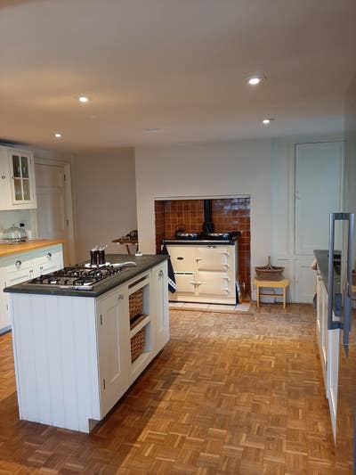 Large double room in lovely cottage Main Photo