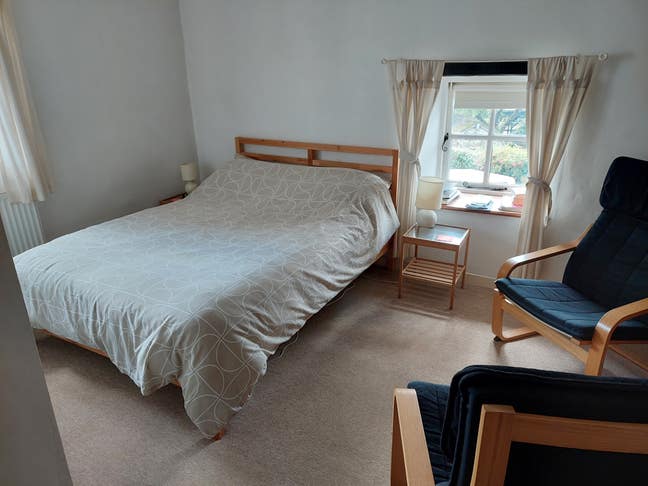 Large bedroom with ensuite bathroom Main Photo